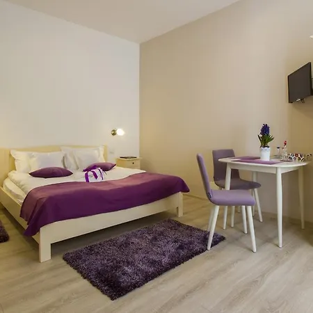 Comfy Central Апартаменти *